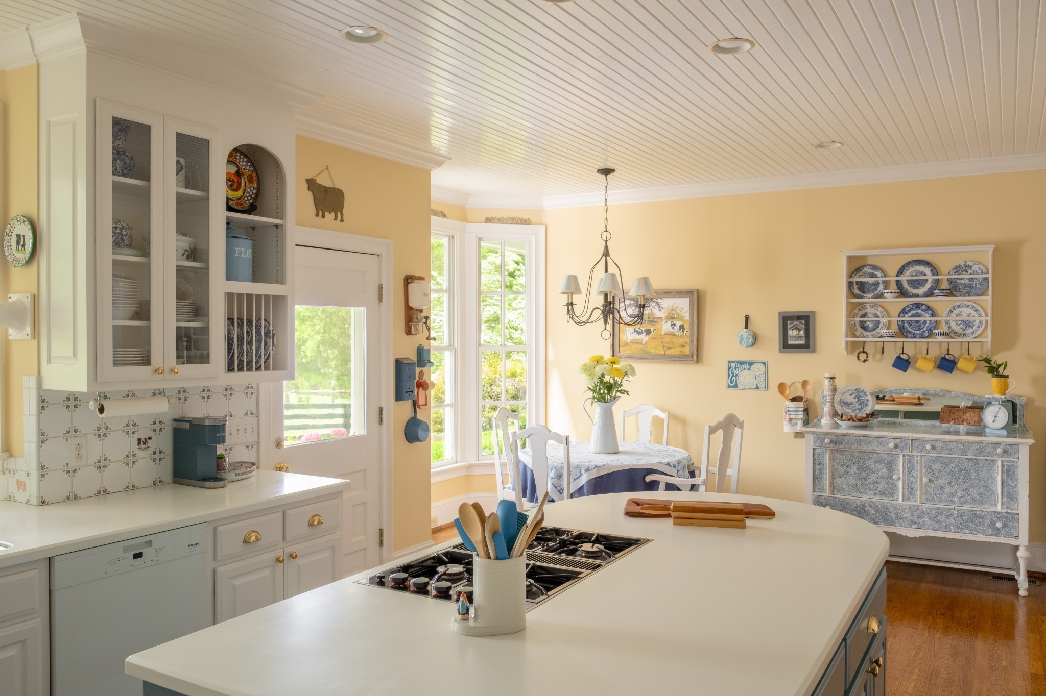 5620 Leipers Creek Road Franklin, TN 37064 - Photo 39 of 74 a kitchen with a table chairs stove and wooden floor