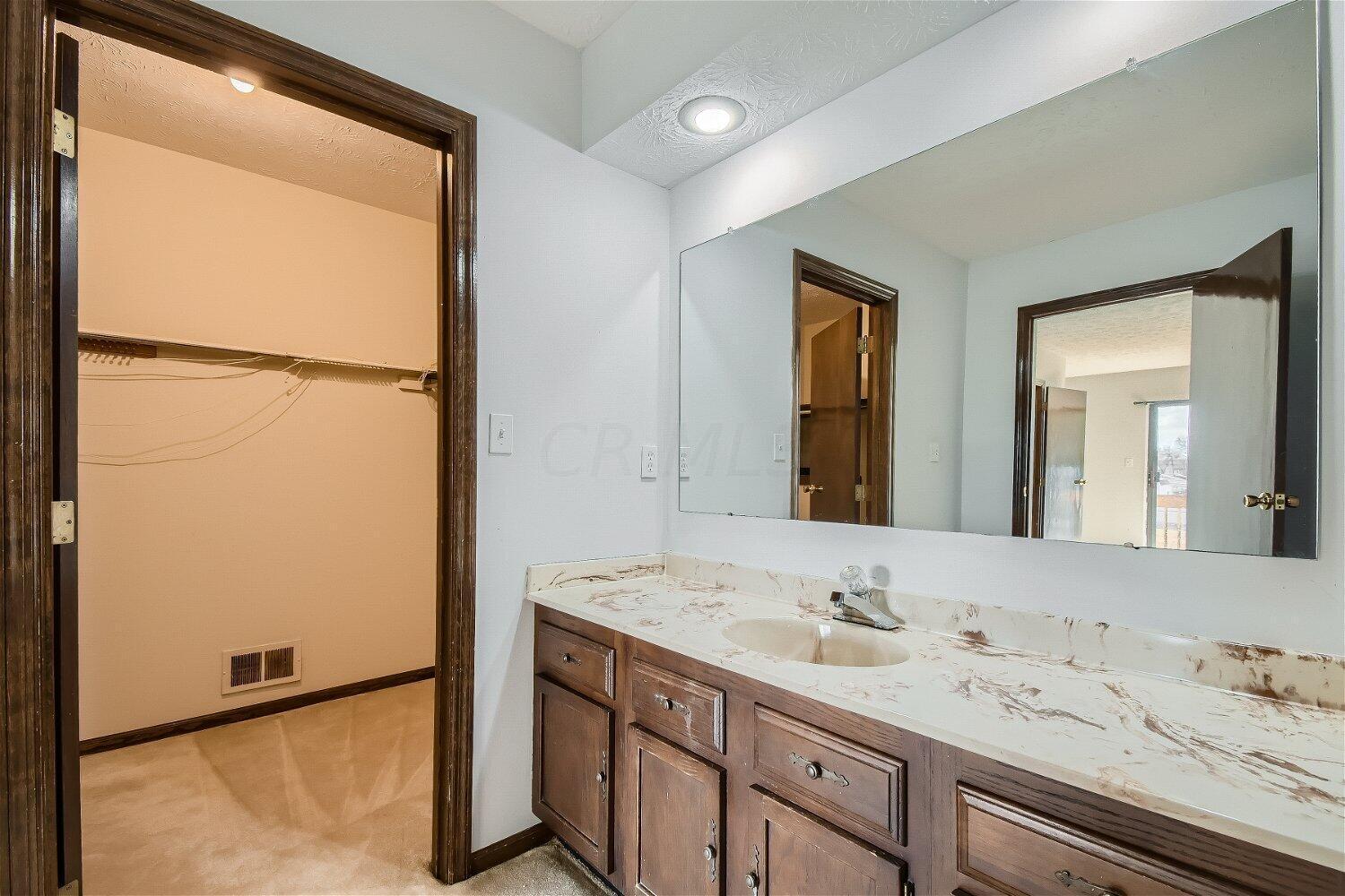 817 Riva Ridge Boulevard Columbus, OH 43230 - Photo 18 of 28 817 Riva Ridge Blvd - Web Quality - 017