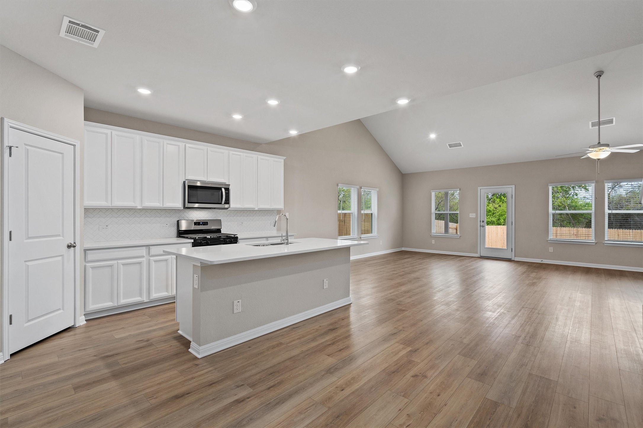 322 Windy Reed Road Hutto, TX 78634 - Photo 4 of 40
