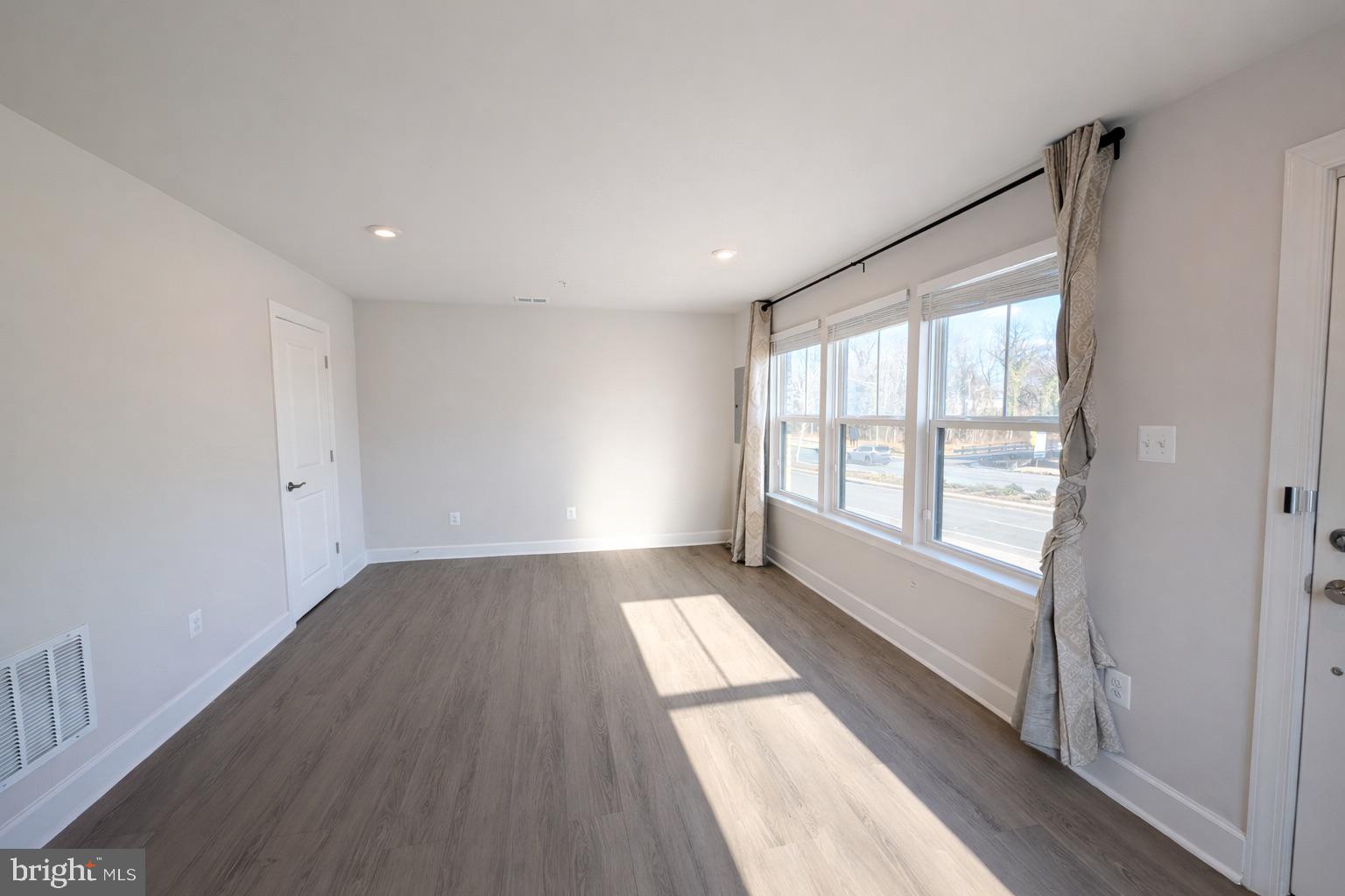 6710 Belcrest Road Hyattsville, MD 20782 - Photo 19 of 22 Large flex space for a home office, gym, or more!