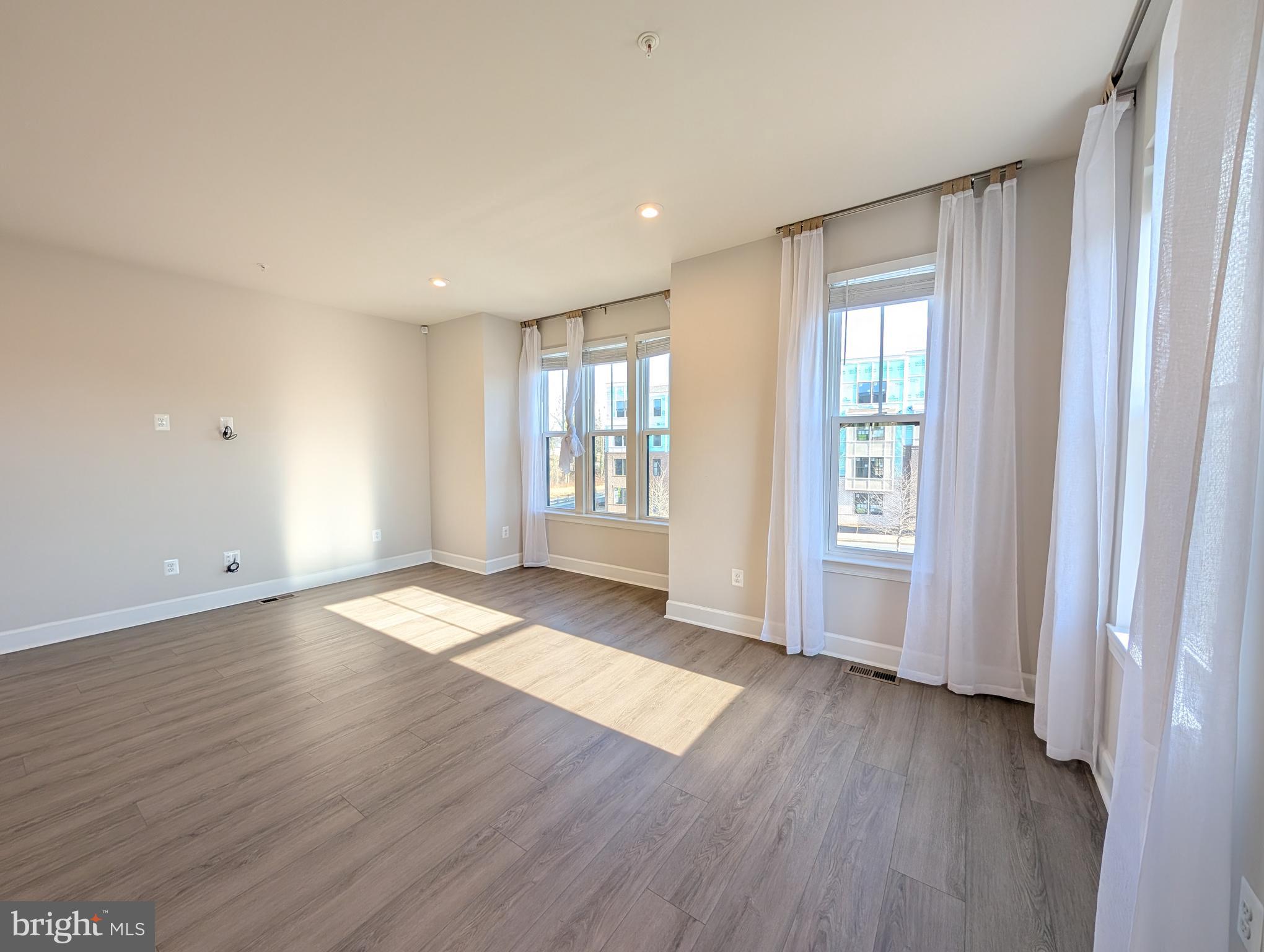 6710 Belcrest Road Hyattsville, MD 20782 - Photo 3 of 22 A sunlit living-area (view #2).