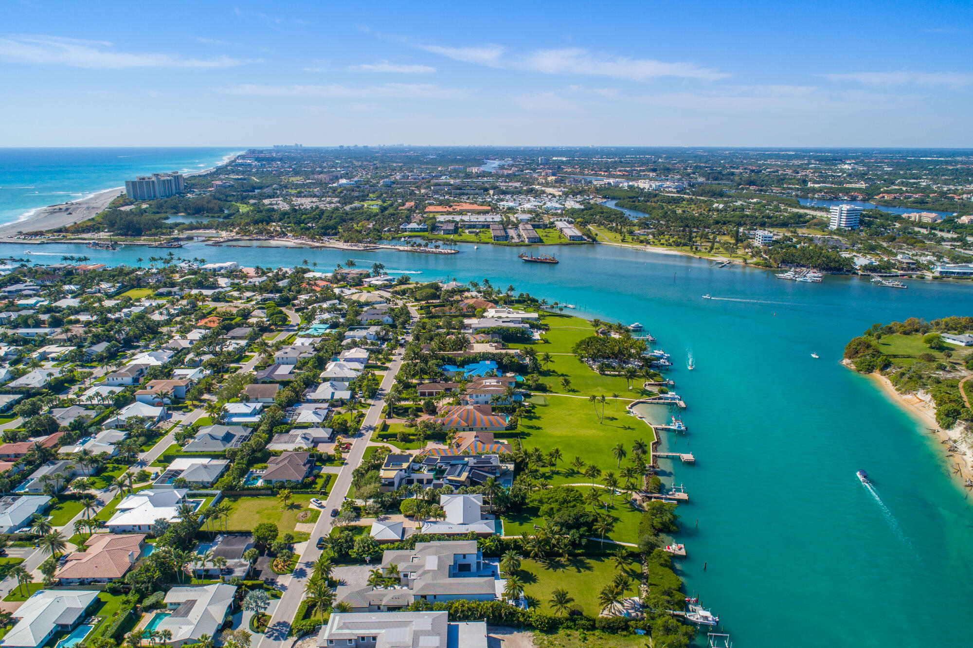 102 Lighthouse Drive Jupiter Inlet Colony, FL 33469 - Photo 10 of 18 a view of a city