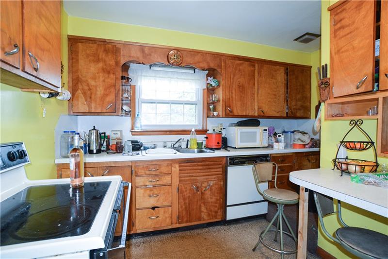 203 Hadley Road Greenville, PA 16125 - Photo 8 of 18 KITCHEN