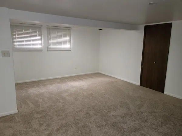 $2,500 | 790 Oregon Trail, Roselle, IL 60172