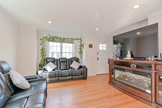 32 Riley Road, Unit 32 Tyngsboro, MA 01879 - Photo 4 of 19