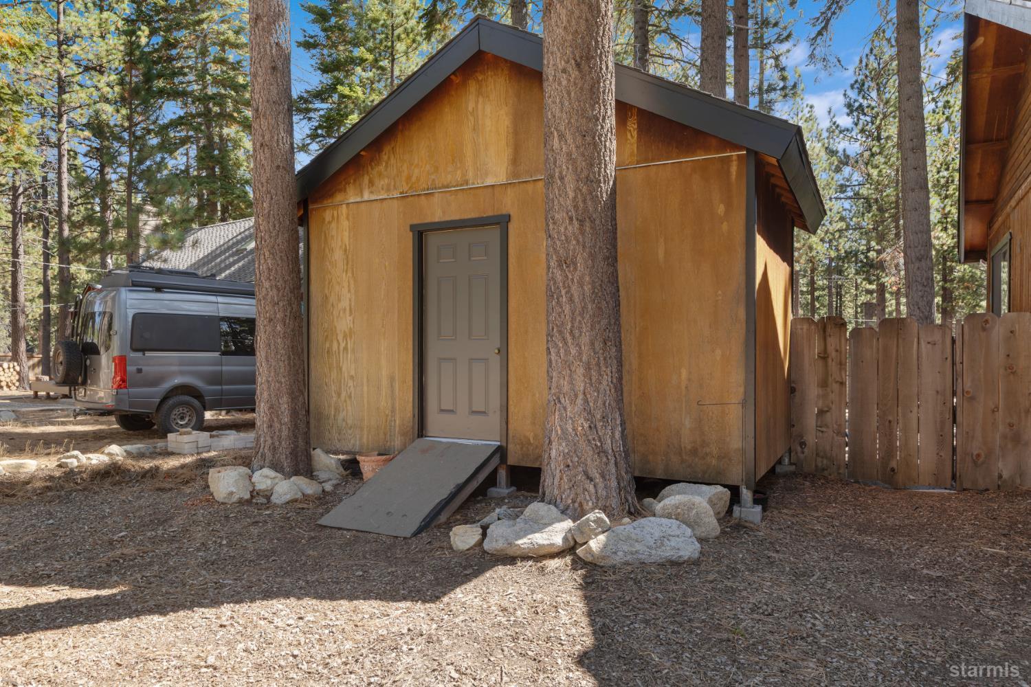 712 Seneca Drive South Lake Tahoe, CA 96150 - Photo 22 of 28 a view of a back yard of the house