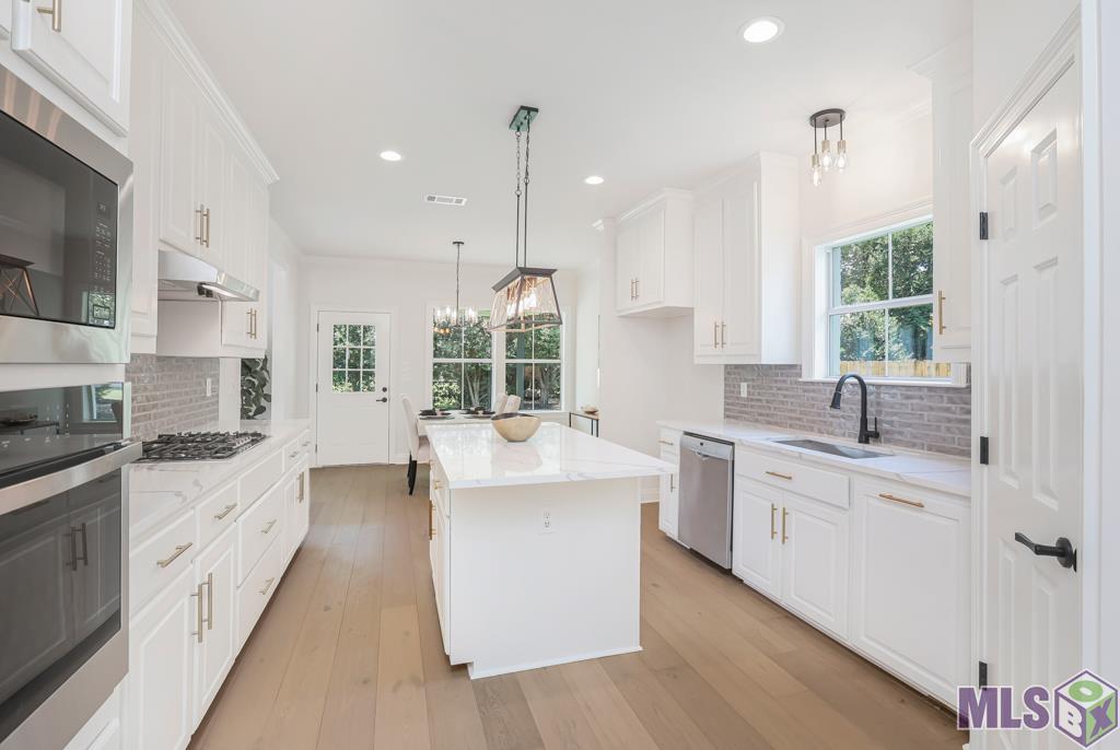 230 East Woodgate Court Baton Rouge, LA 70808 - Photo 8 of 43 Kitchen