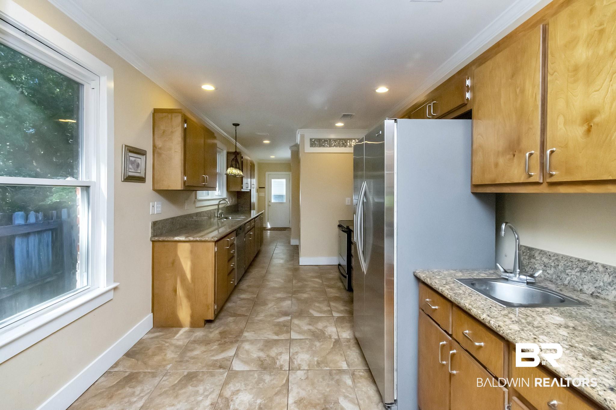 2608 Spring Hill Avenue Mobile, AL 36607 - Photo 13 of 36