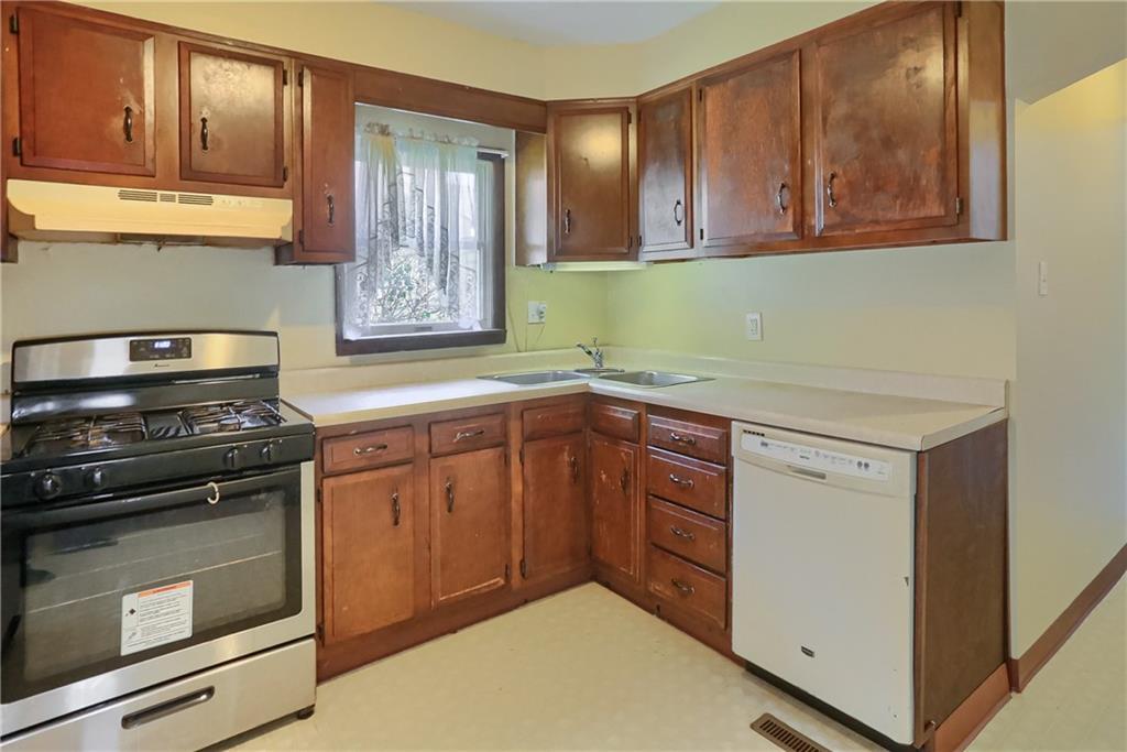 1550 Glenn Way McKees Rocks, PA 15136 - Photo 18 of 30