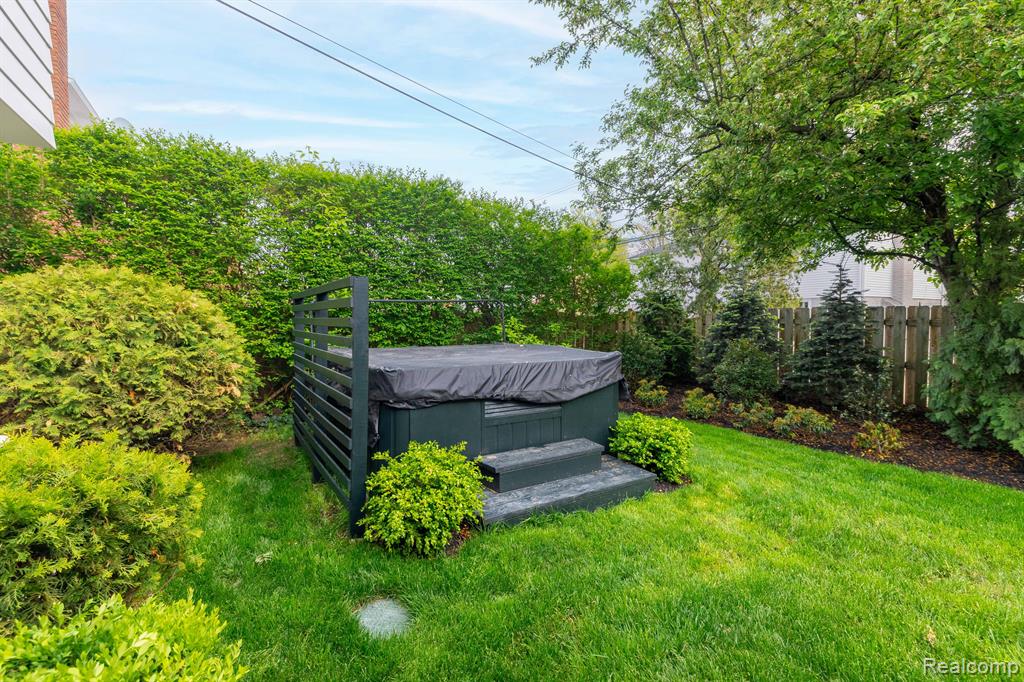 655 Canterbury Road Grosse Pointe Woods, MI 48236 - Photo 46 of 58