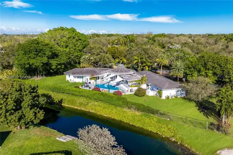 $3,295,000 | 13300 Southwest 69th Avenue, Pinecrest, FL 33156