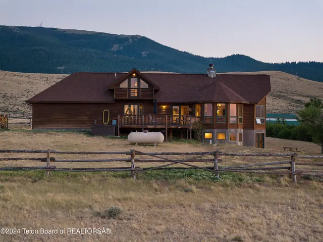 $2,327,500 | 34 Table Top Drive, Dubois, WY 82513