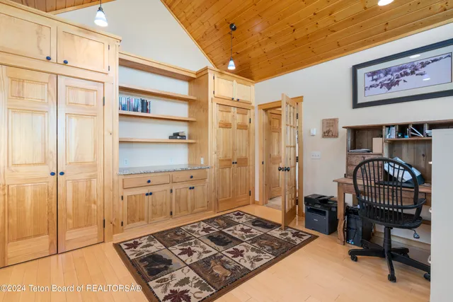 $2,327,500 | 34 Table Top Drive, Dubois, WY 82513