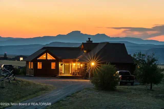 $2,327,500 | 34 Table Top Drive, Dubois, WY 82513