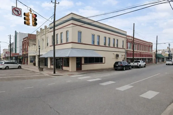 $1,500 | 211 West Milam Street, Unit A, Wharton, TX 77488