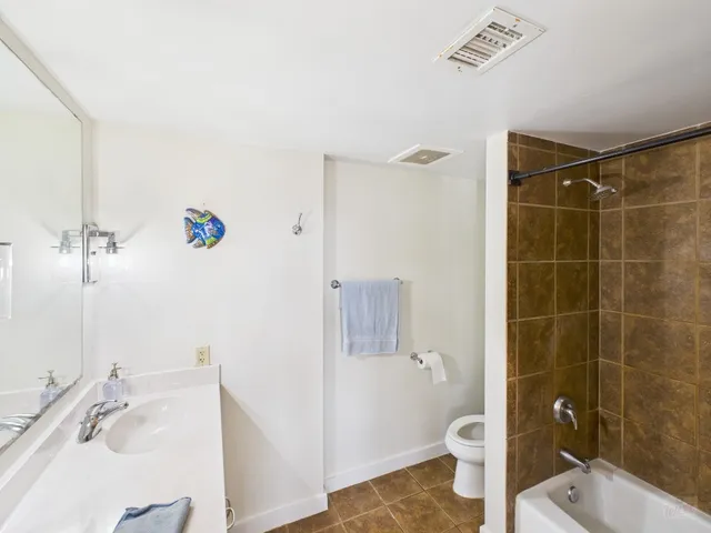 $1,695 | 711 West 26th Street, Unit 606, Austin, TX 78705