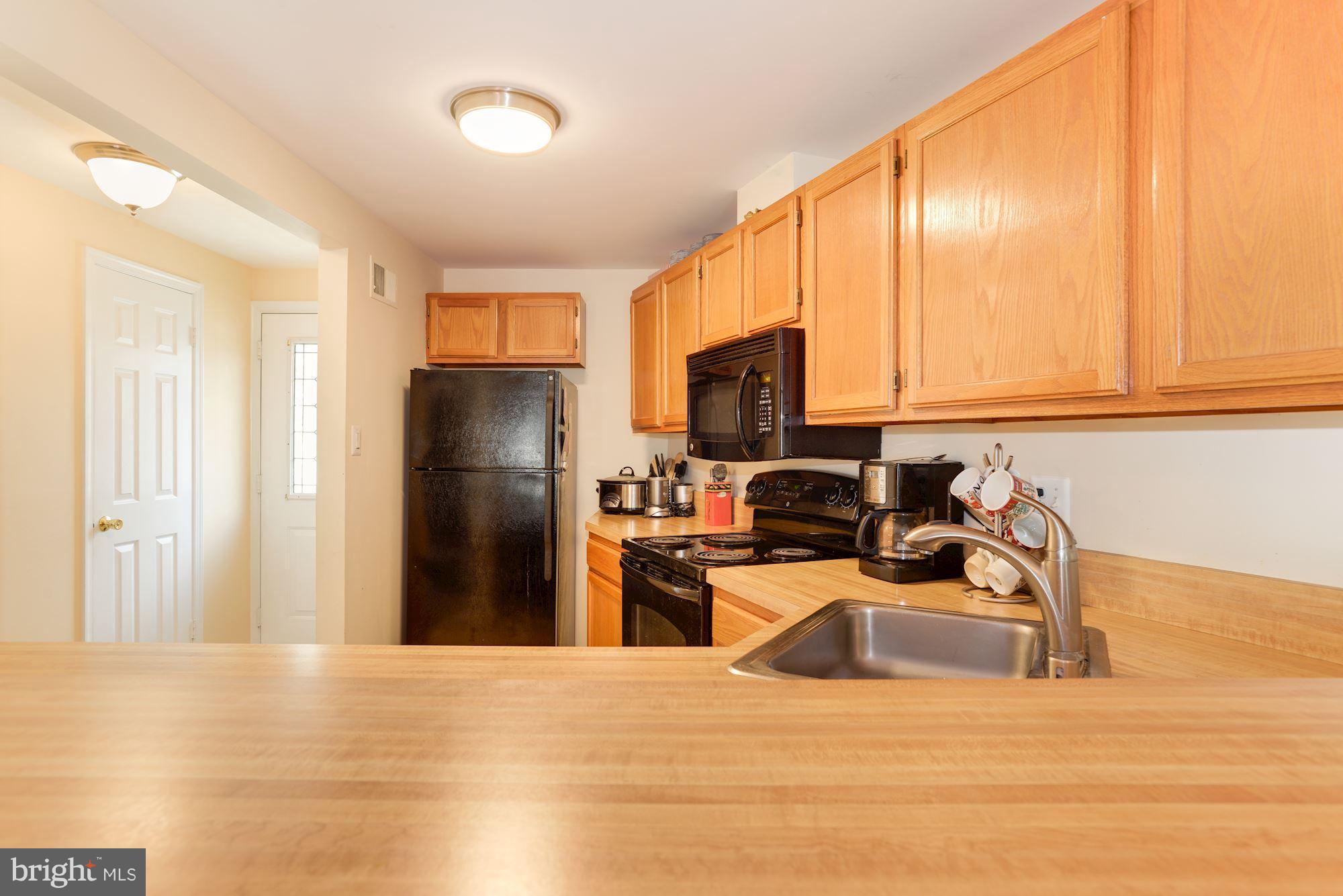 1704 Quietree Drive Reston, VA 20194 - Photo 8 of 23 a kitchen with stainless steel appliances a microwave a stove and refrigerator