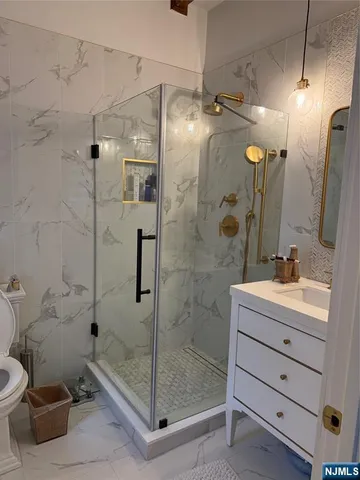 $3,650 | 490 Undercliff Avenue, Unit 2, Edgewater, NJ 07020