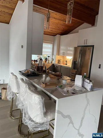 $3,650 | 490 Undercliff Avenue, Unit 2, Edgewater, NJ 07020