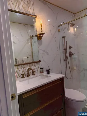 $3,650 | 490 Undercliff Avenue, Unit 2, Edgewater, NJ 07020