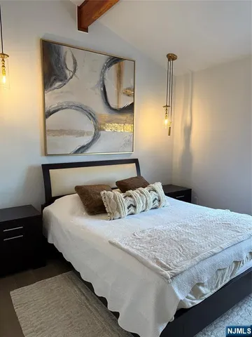 $3,650 | 490 Undercliff Avenue, Unit 2, Edgewater, NJ 07020