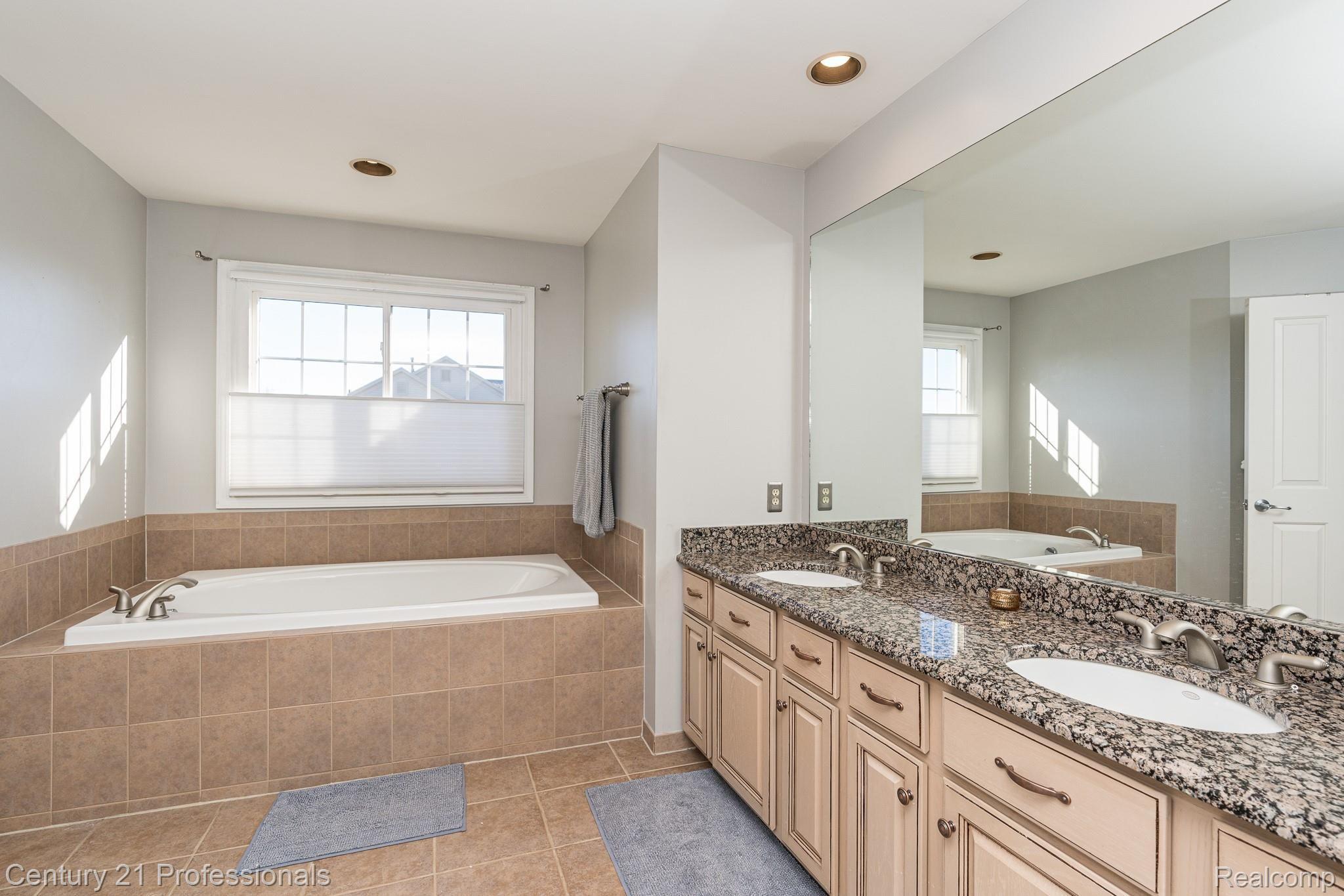 4245 Holly Lane Rochester, MI 48306 - Photo 24 of 48 owners suite bath 2.jpg