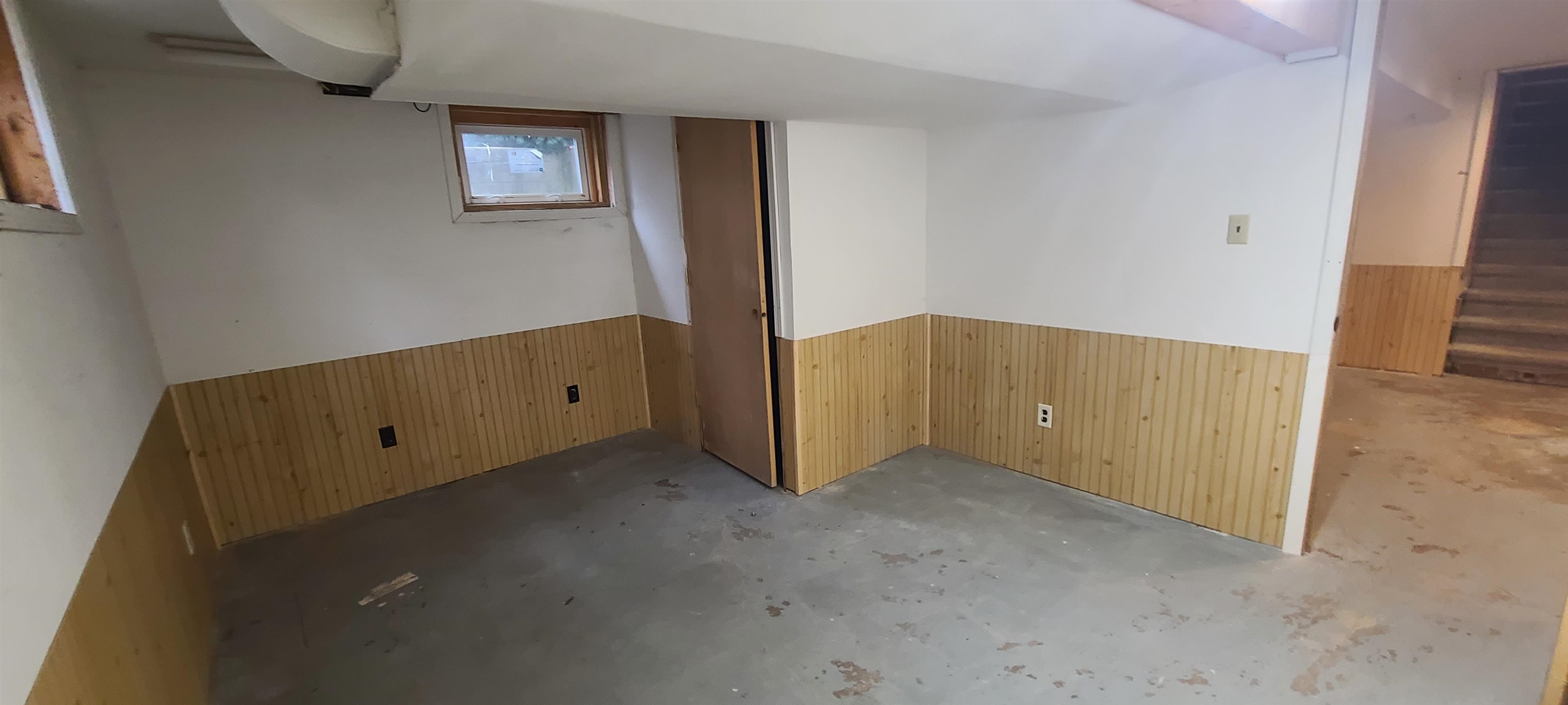 312 North 12th Street Rochelle, IL 61068 - Photo 17 of 25 an empty room with windows