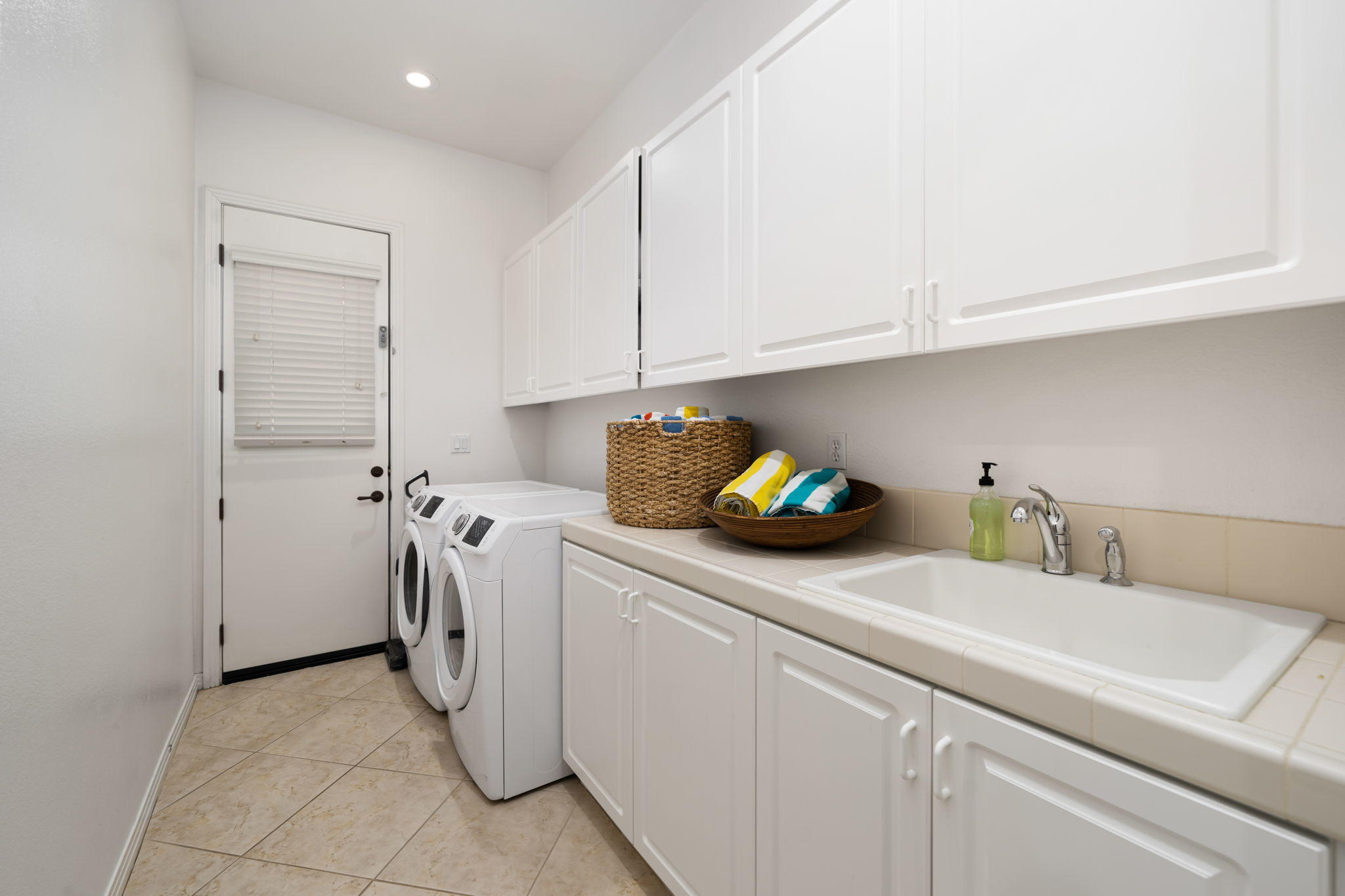 48640 Cascade Street Indio, CA 92201 - Photo 41 of 49 a kitchen with a sink and cabinets