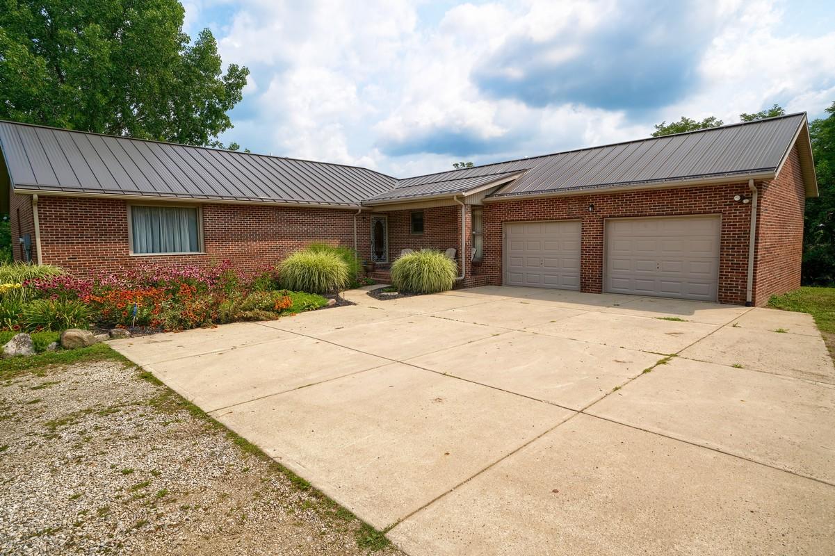 9015 Cochran Road Williamsport, OH 43164 - Photo 2 of 56 Gallery Image 2