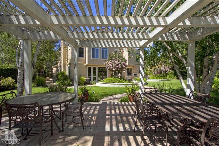 11210 Bentcreek Road Moorpark, CA 93021 - Photo 21 of 22 a view of a chairs and table in backyard