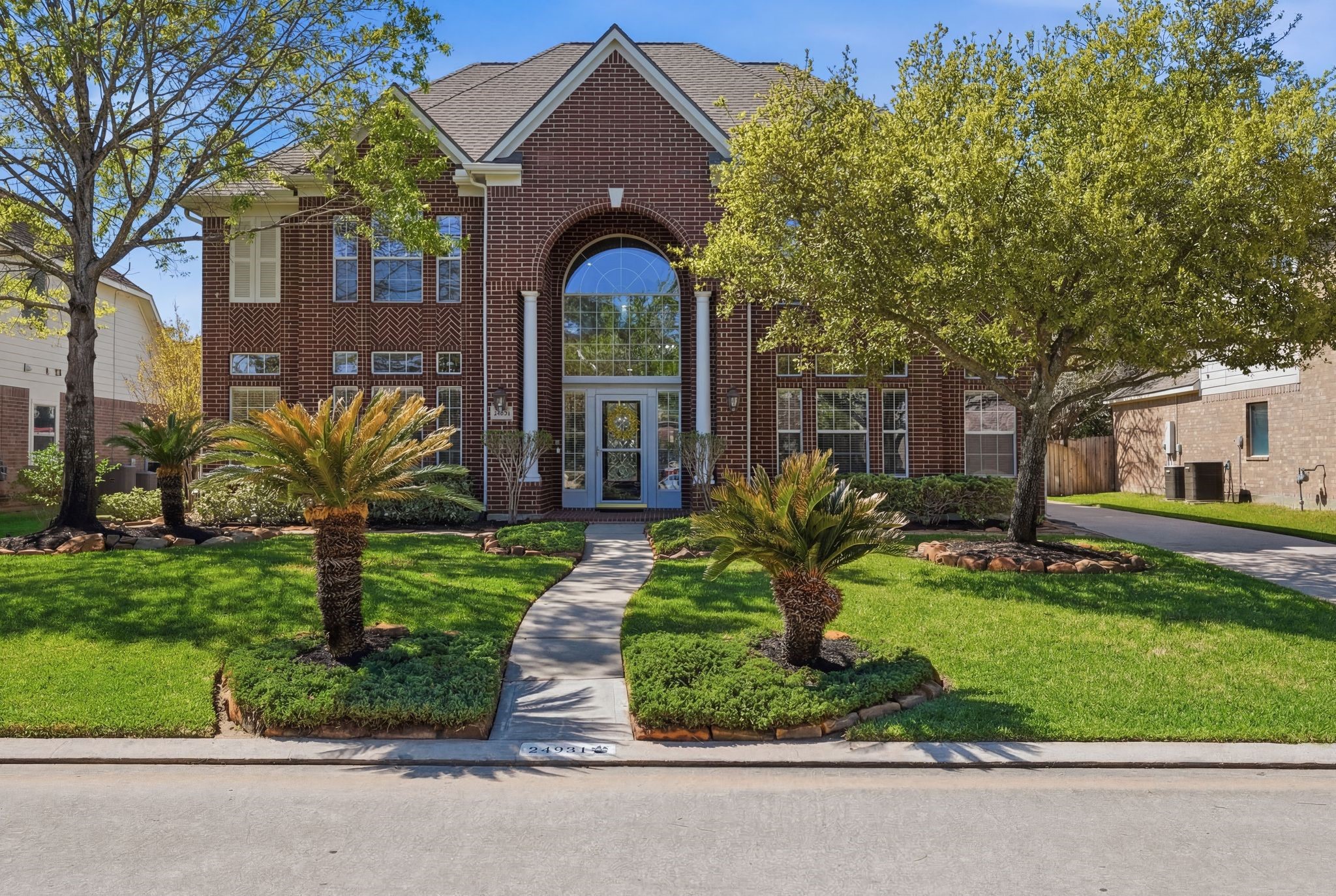 Welcome to 24931 Corbin Gate Dr. in Auburn Lakes.