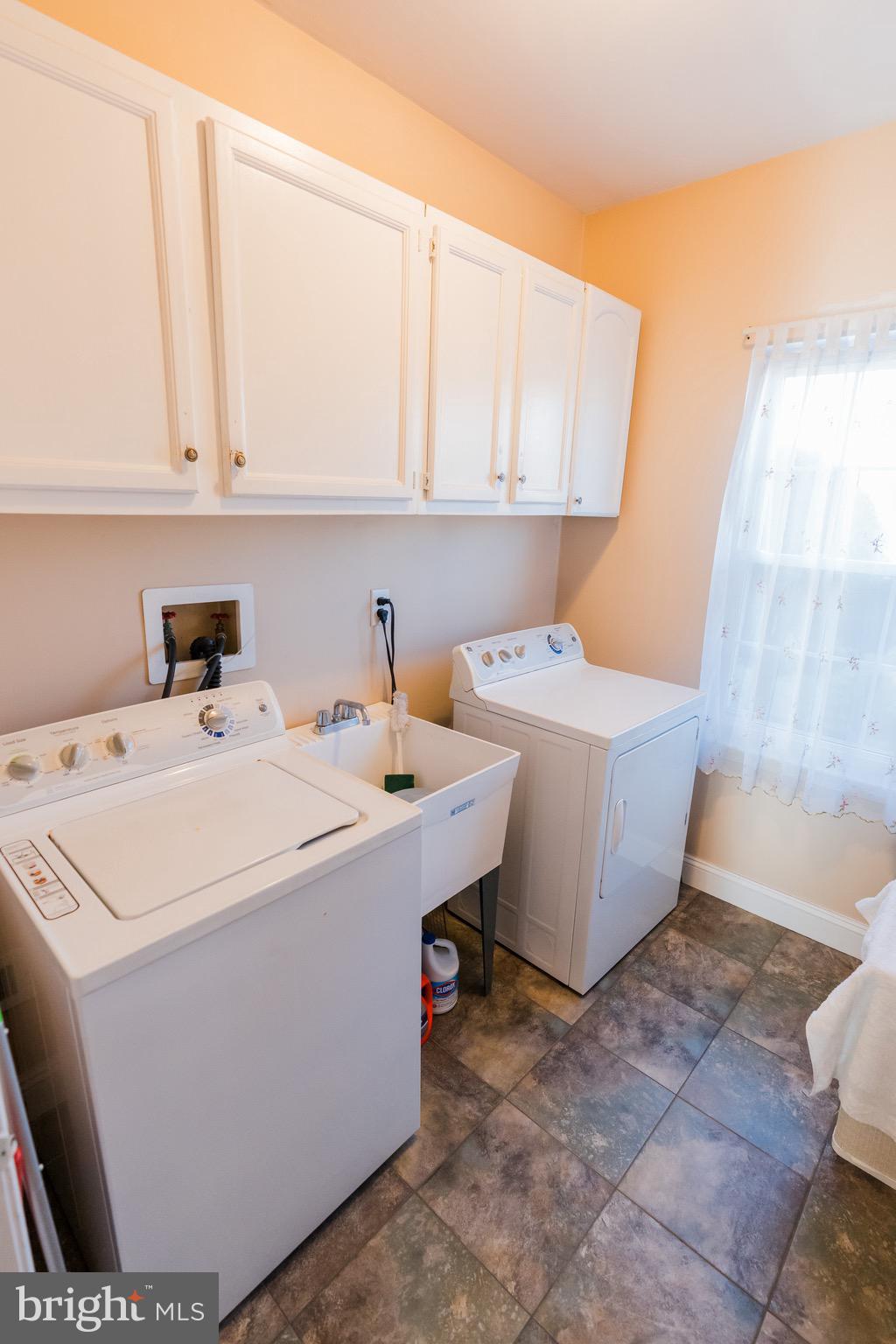 2 Danbridge Drive Horsham, PA 19044 - Photo 47 of 71 a utility room with dryer and washer