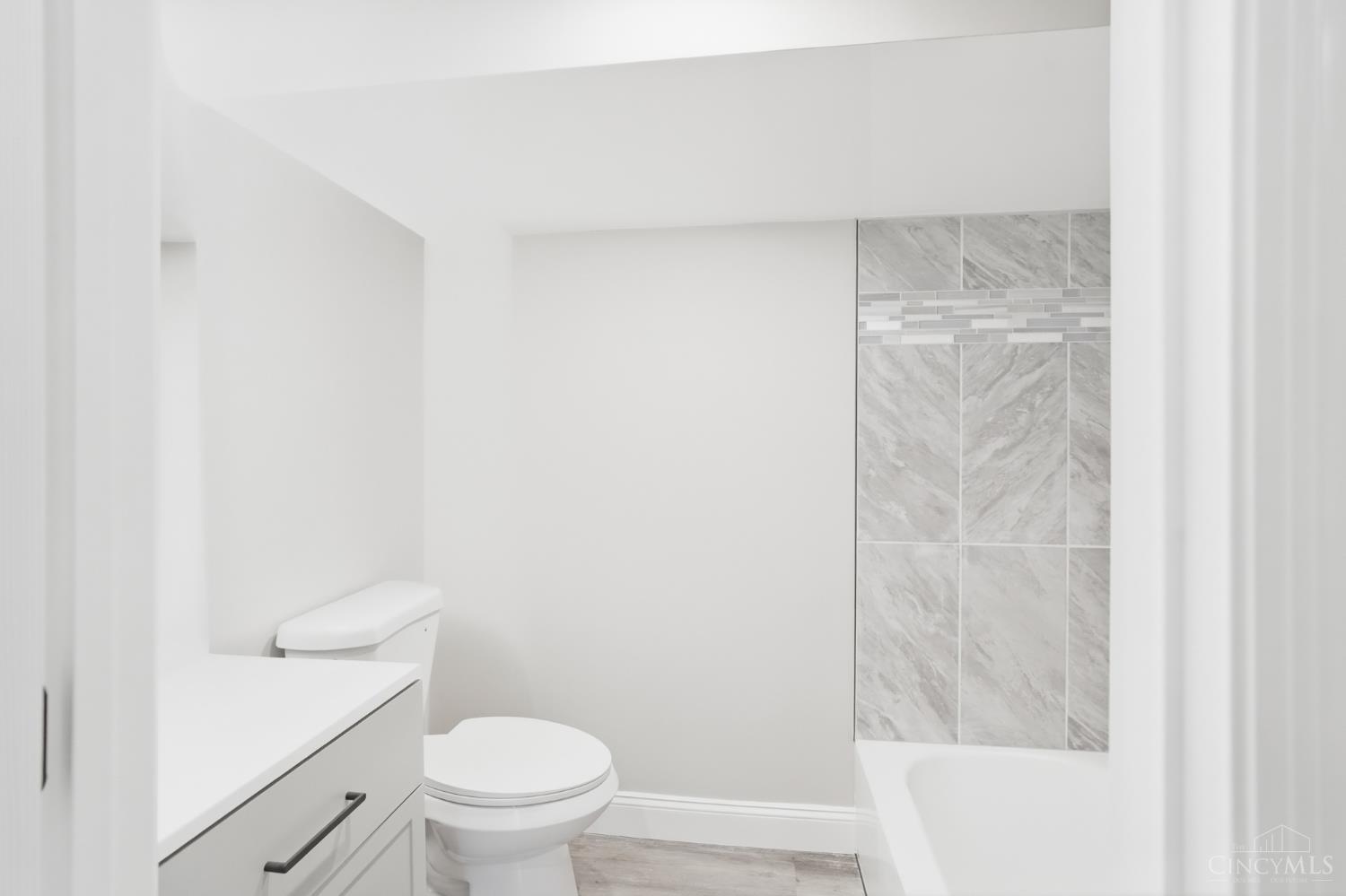 7098 Sheed Road Cincinnati, OH 45247 - Photo 10 of 28