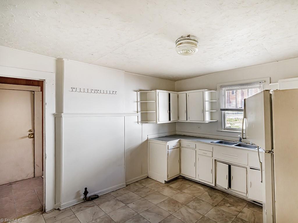 1104 South Elm Street High Point, NC 27260 - Photo 12 of 16 Gallery Image 12