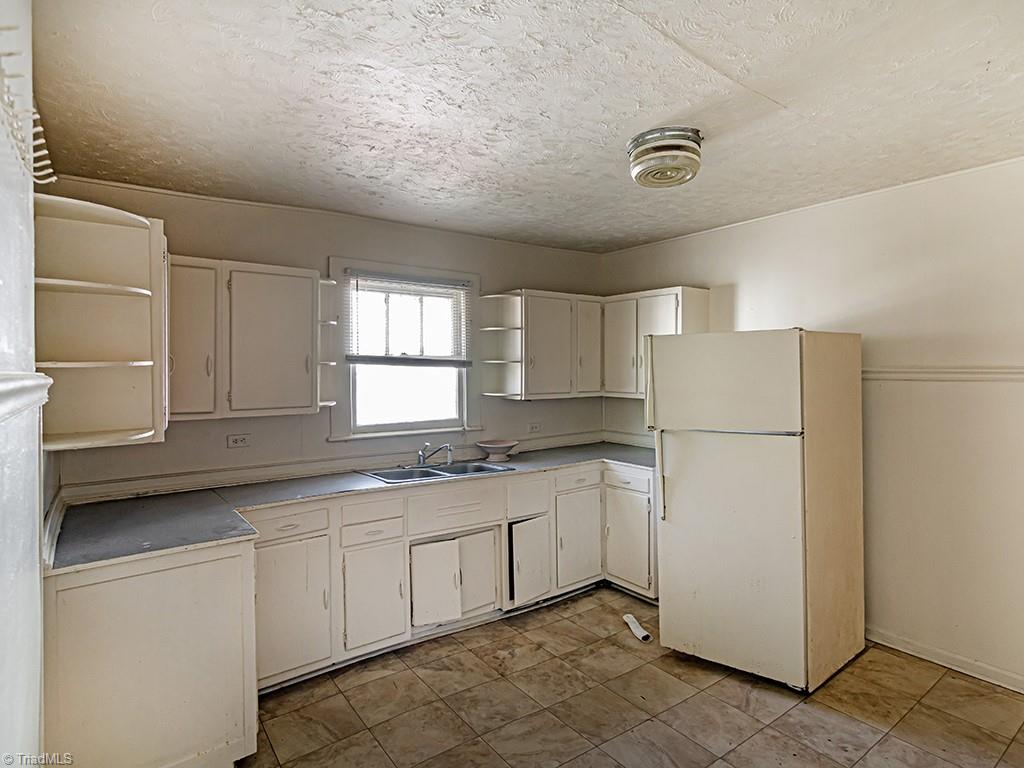 1104 South Elm Street High Point, NC 27260 - Photo 13 of 16 Gallery Image 13