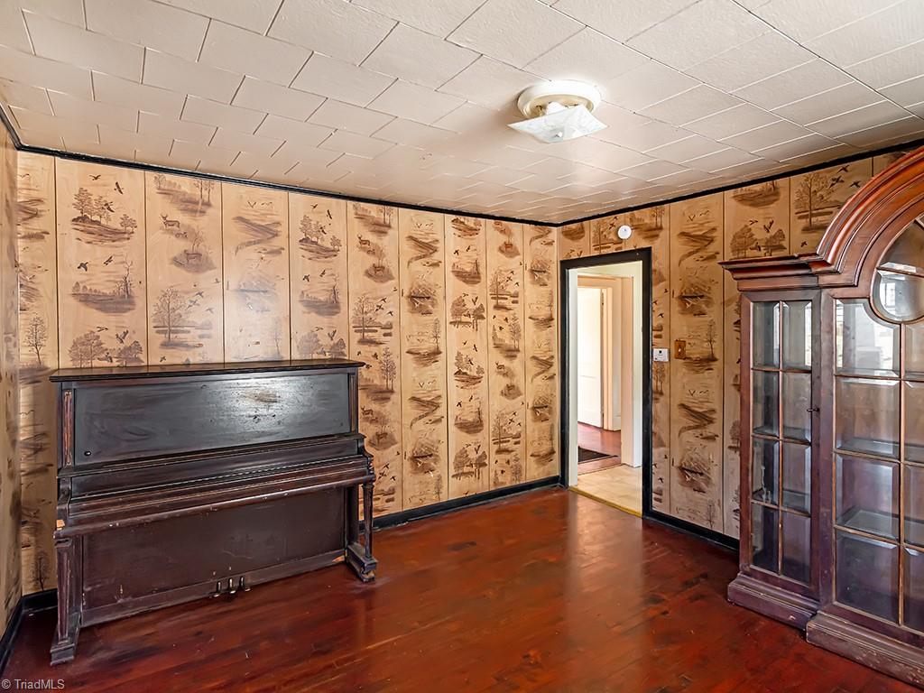 1104 South Elm Street High Point, NC 27260 - Photo 5 of 16 Gallery Image 5