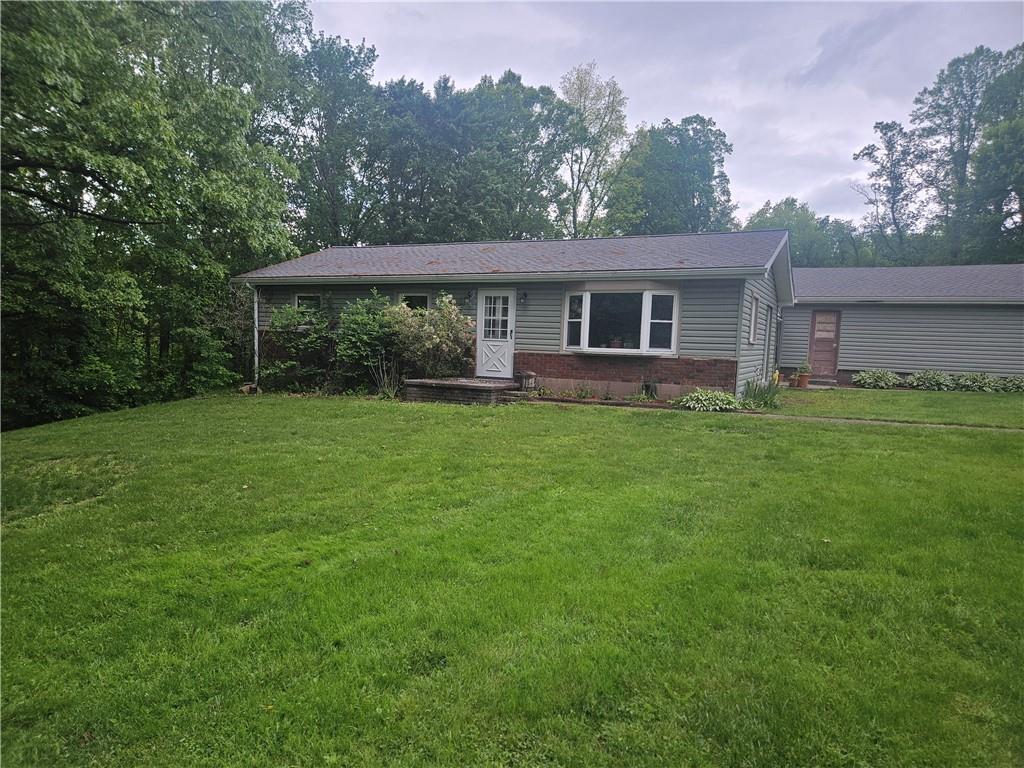 14 East Romain Road Pulaski, PA 16143 - Photo 1 of 9 Front of house