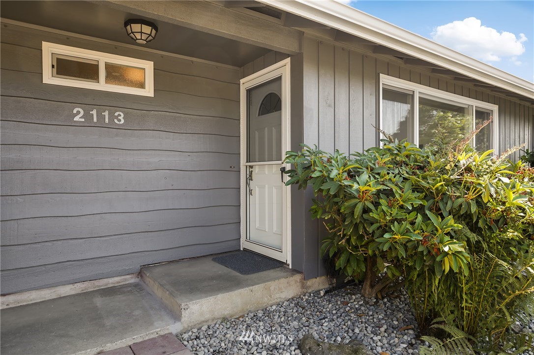 2113 South 249th Place Kent, WA 98032 - Photo 2 of 25