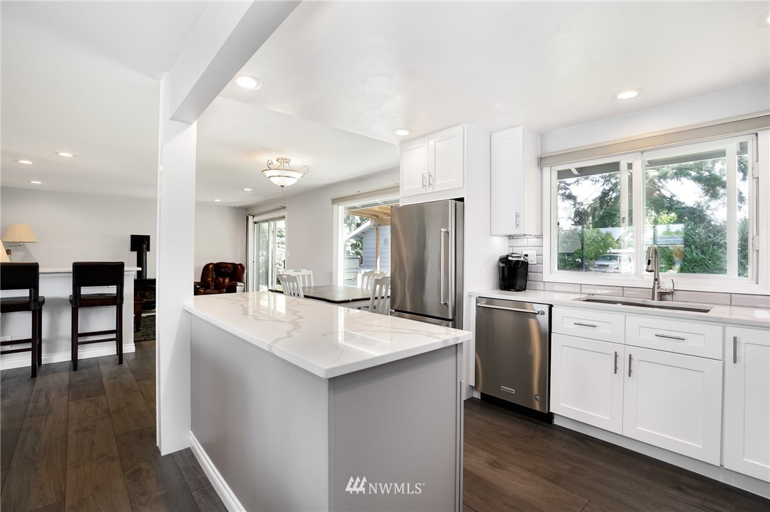 2113 South 249th Place Kent, WA 98032 - Photo 12 of 25