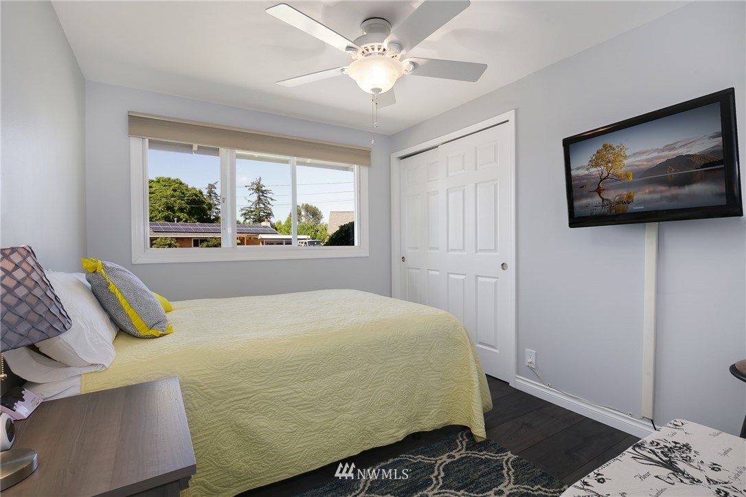 2113 South 249th Place Kent, WA 98032 - Photo 15 of 25