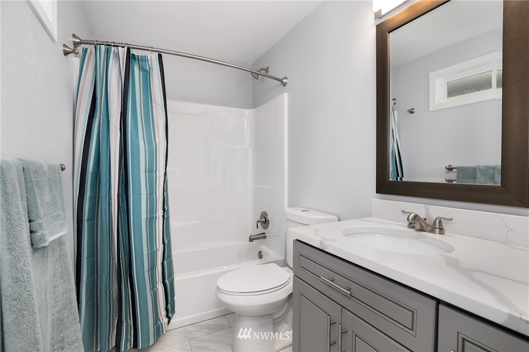 2113 South 249th Place Kent, WA 98032 - Photo 6 of 25