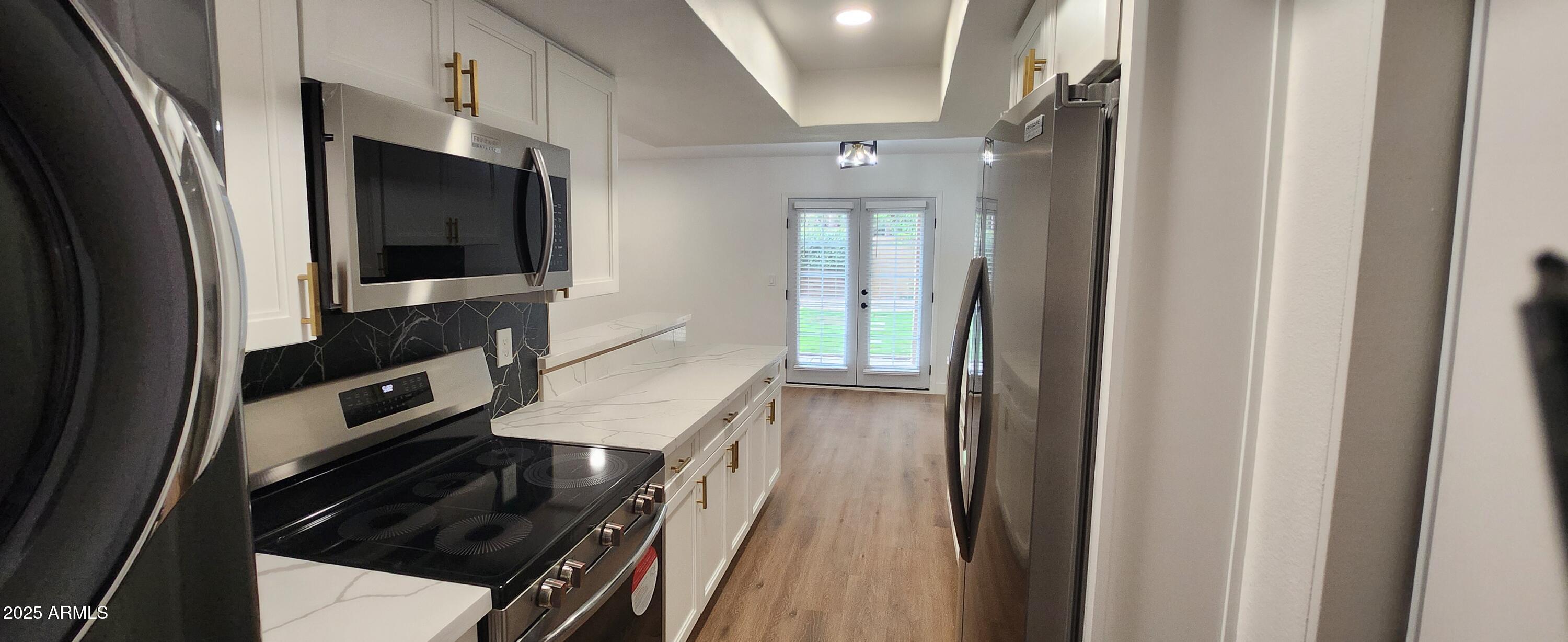 730 East North Lane, Unit 2 Phoenix, AZ 85020 - Photo 7 of 17 a kitchen with stainless steel appliances a refrigerator and a stove