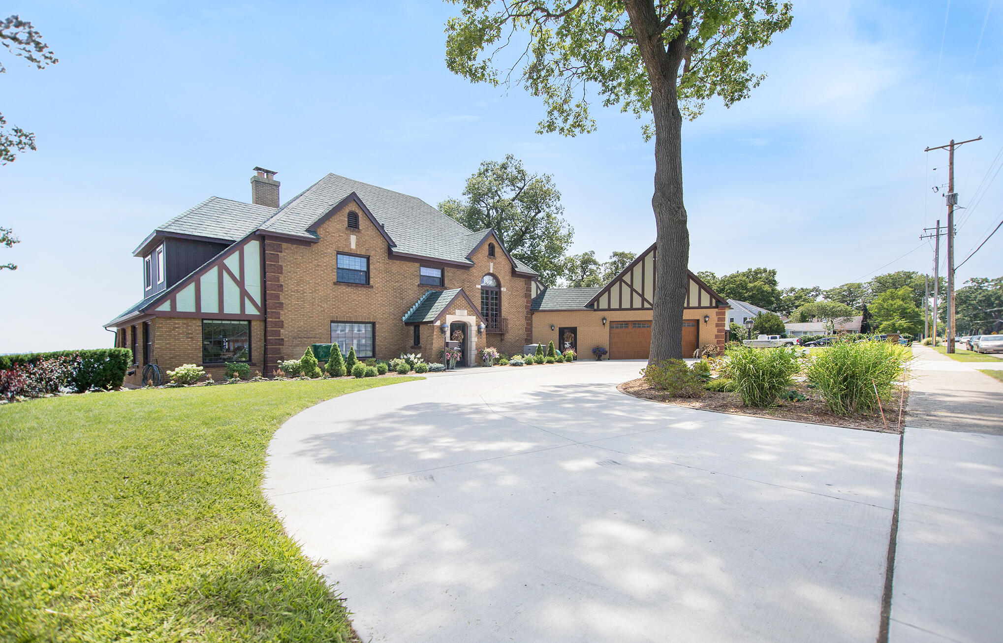 759 Ruddiman Drive Muskegon, MI 49445 - Photo 4 of 98 IMG_1369