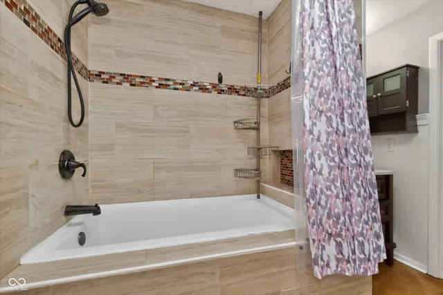 $275,000 | 508 North Parkwood Drive, Muncie, IN 47304