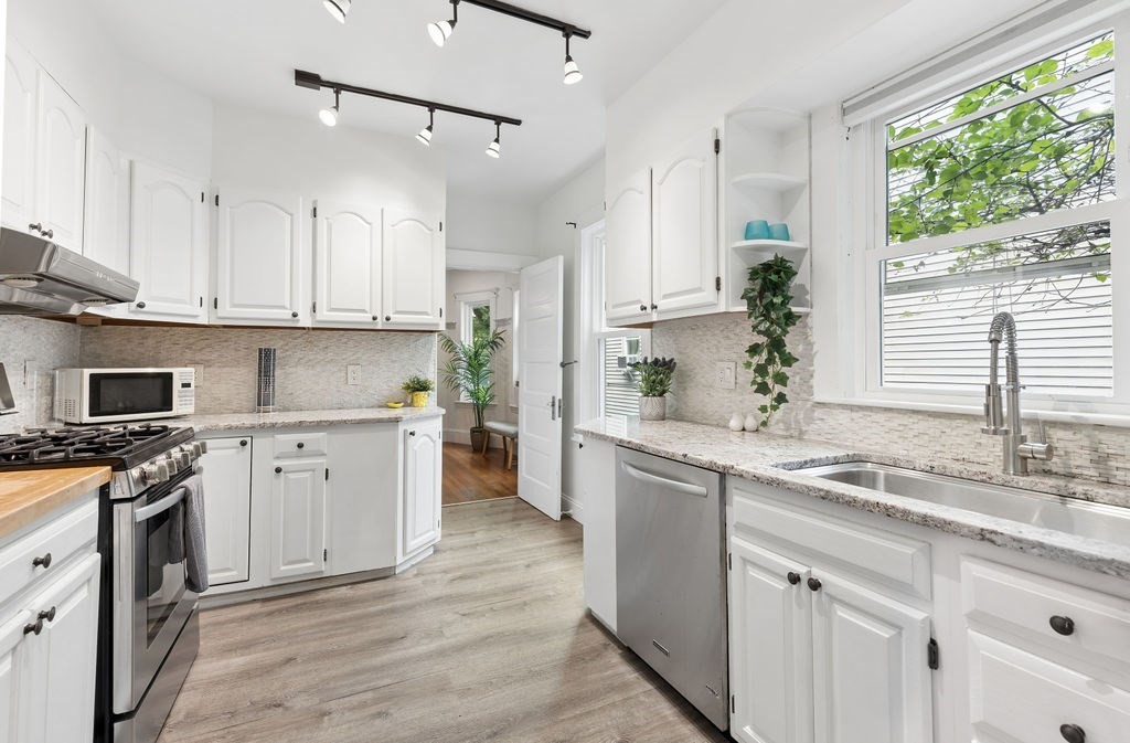 215 Crafts Road, Unit 2 Brookline, MA 02467 - Photo 5 of 16 Gallery Image 5