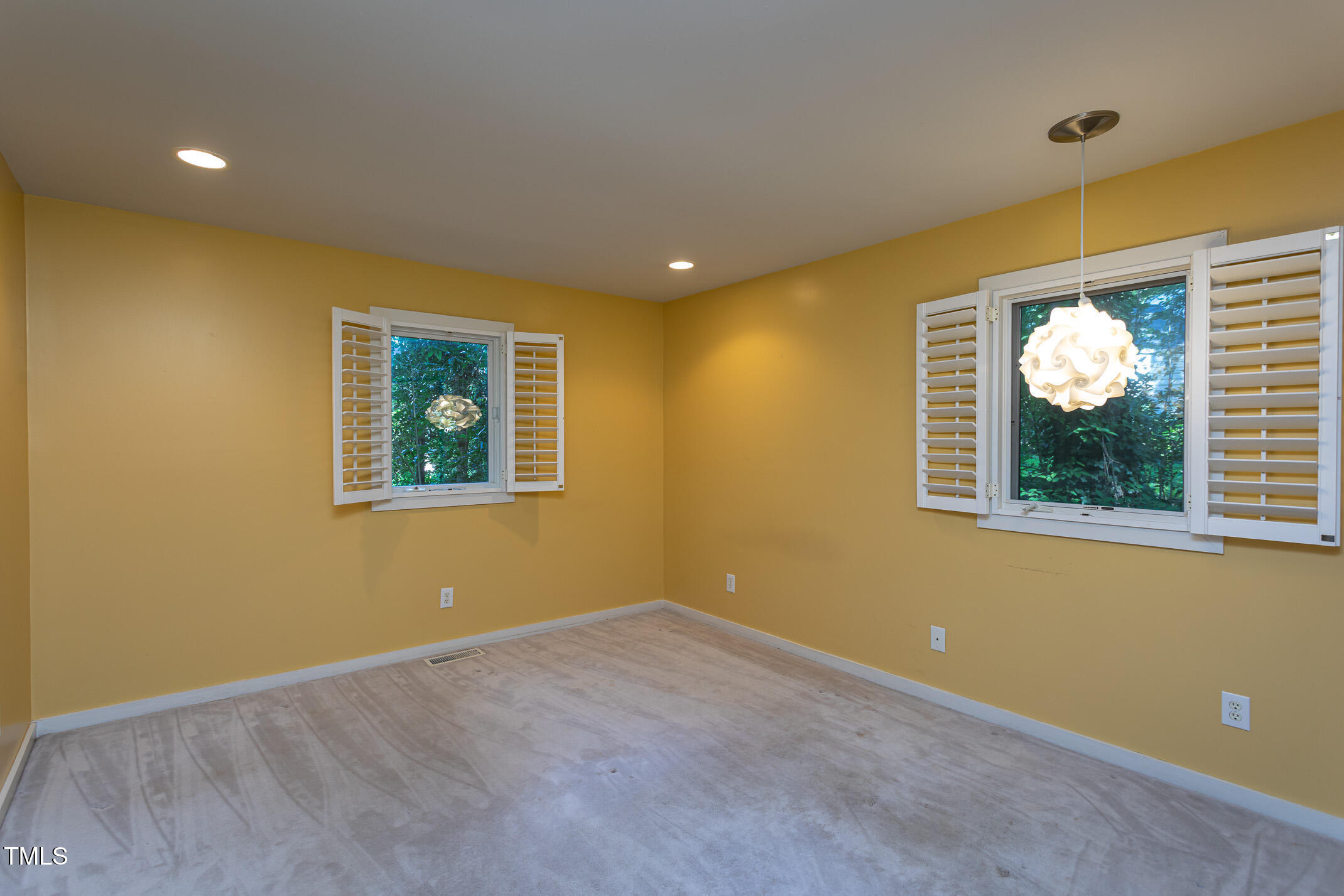 820 Runnymede Road Raleigh, NC 27607 - Photo 28 of 43 an empty room with windows