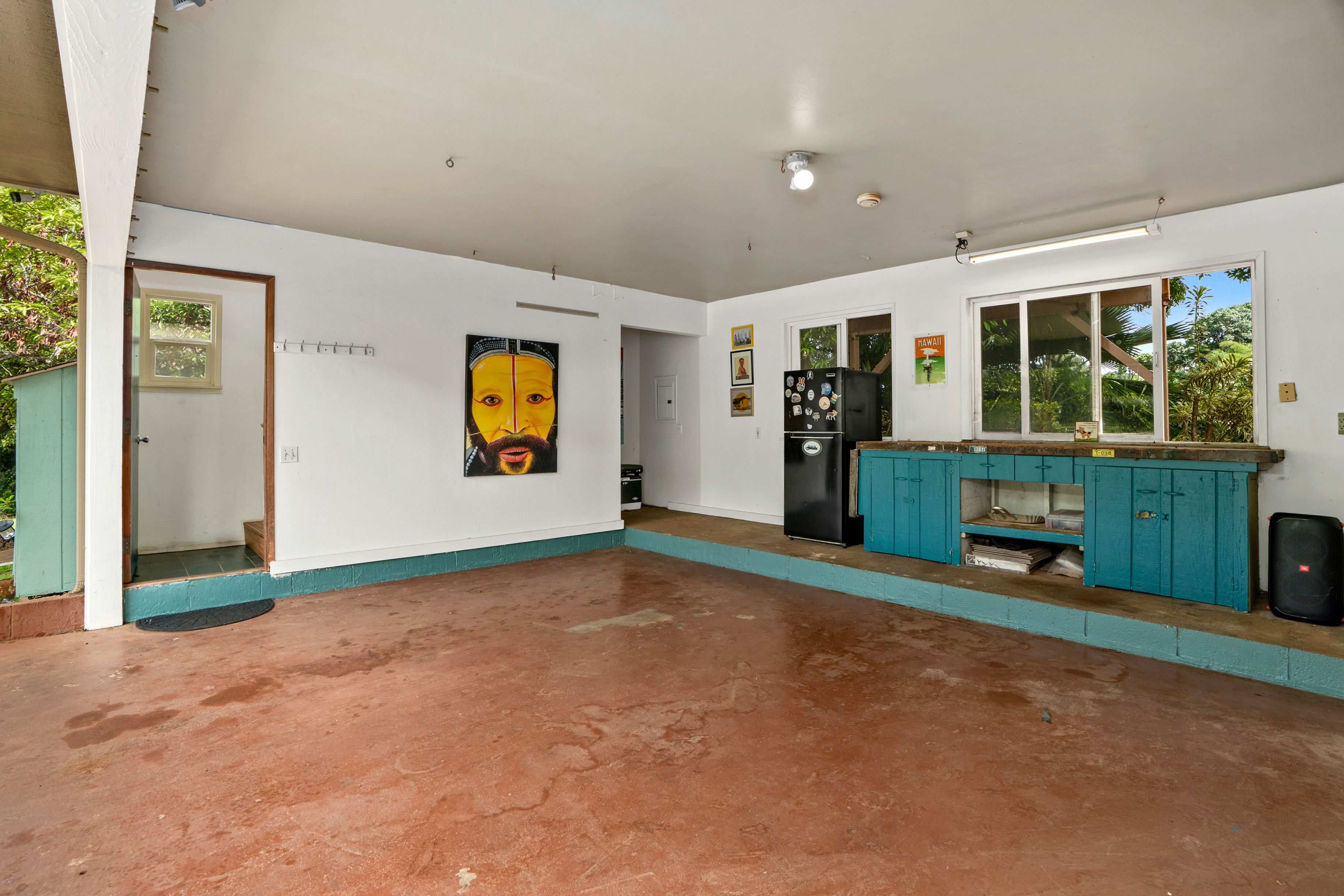 4885 Laipo Road Kapaa, HI 96746 - Photo 18 of 28 an empty room with furniture and windows