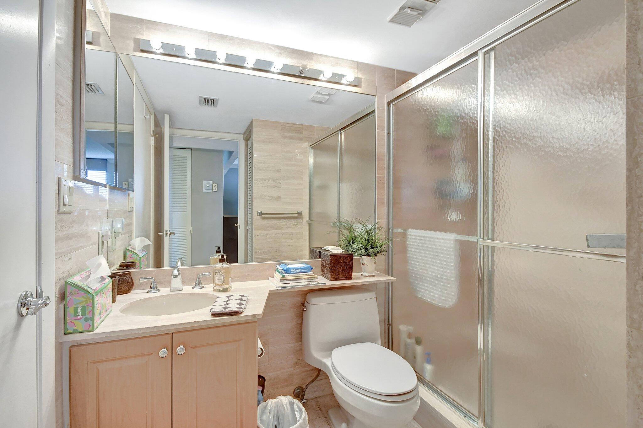 7209 Promenade Drive, Unit 302 Boca Raton, FL 33433 - Photo 21 of 36 2nd bathroom