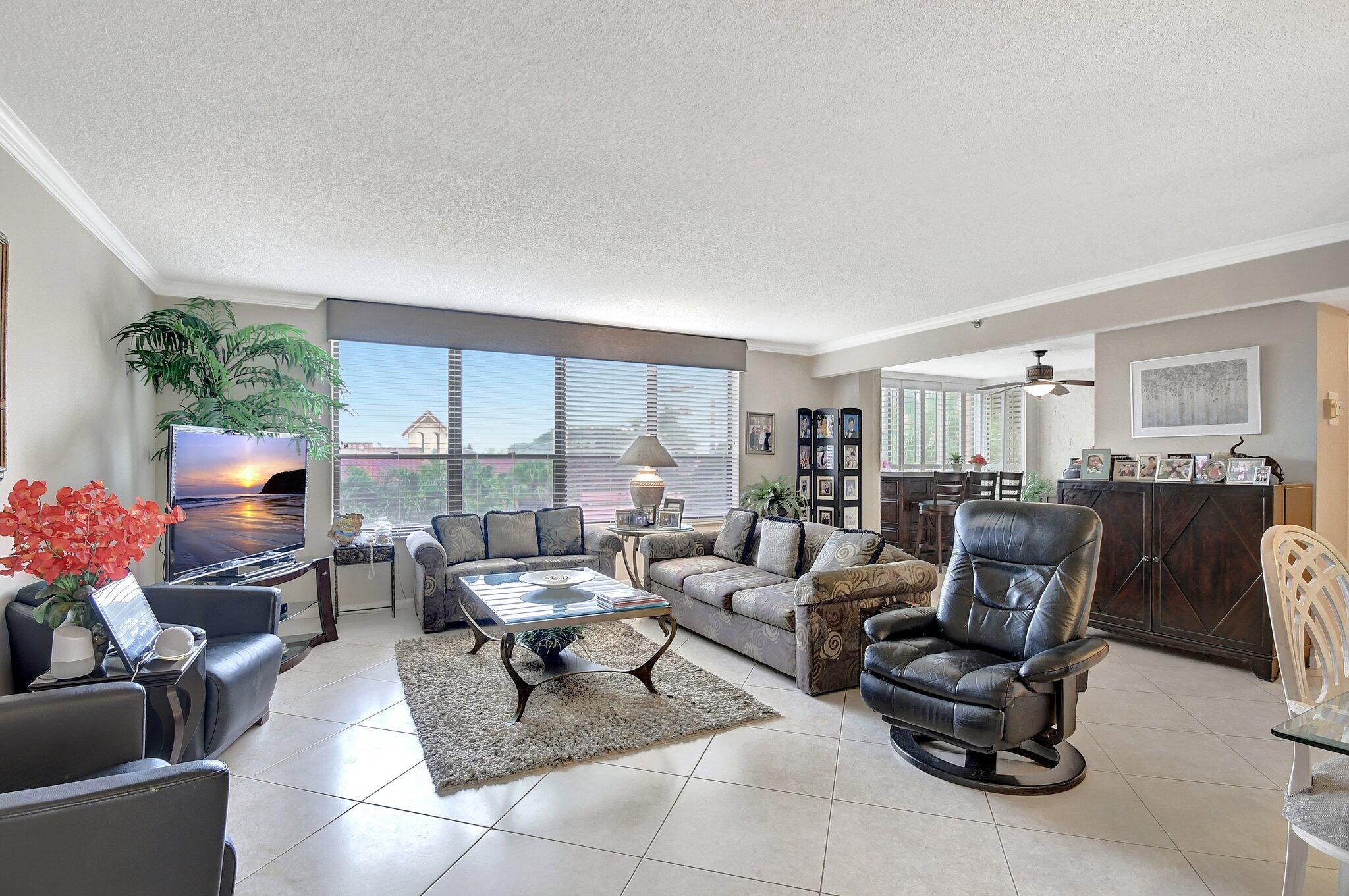 7209 Promenade Drive, Unit 302 Boca Raton, FL 33433 - Photo 4 of 36 Living room