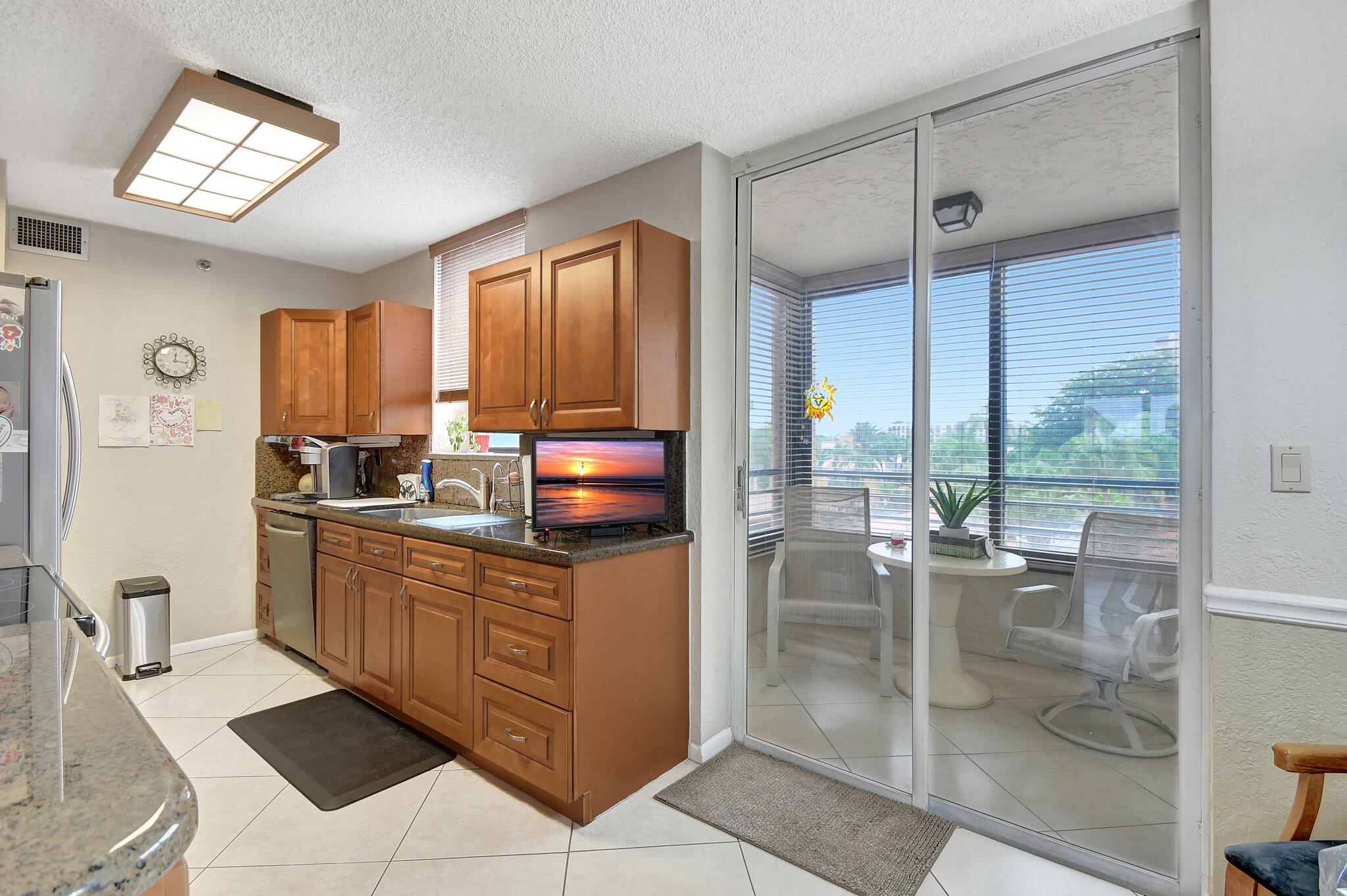 7209 Promenade Drive, Unit 302 Boca Raton, FL 33433 - Photo 8 of 36 Kitchen